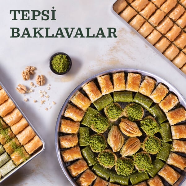 fıstıklı ve cevizli baklavalardan oluşan karışık baklava tepsileri karaköygulluoğlunda